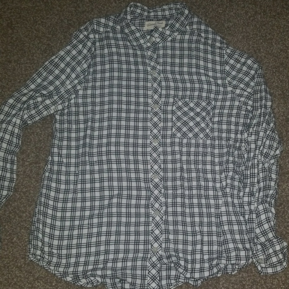 Long sleeve white and black plaid button up shirt
